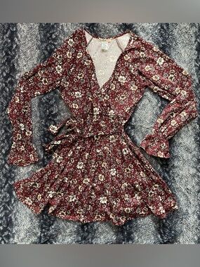 Love Squared Women’s Medium Burgundy Floral Long Sleeve Mini Dress